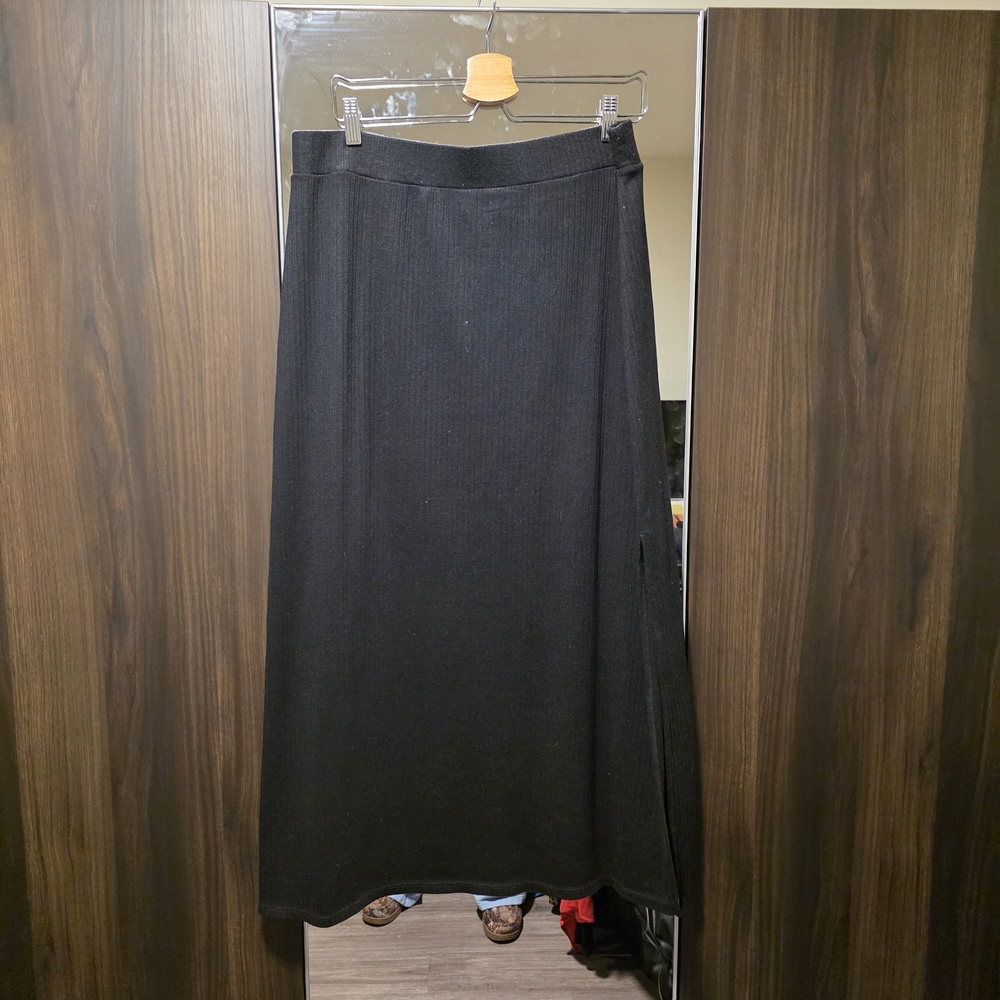 HALARA Black Maxi Skirt